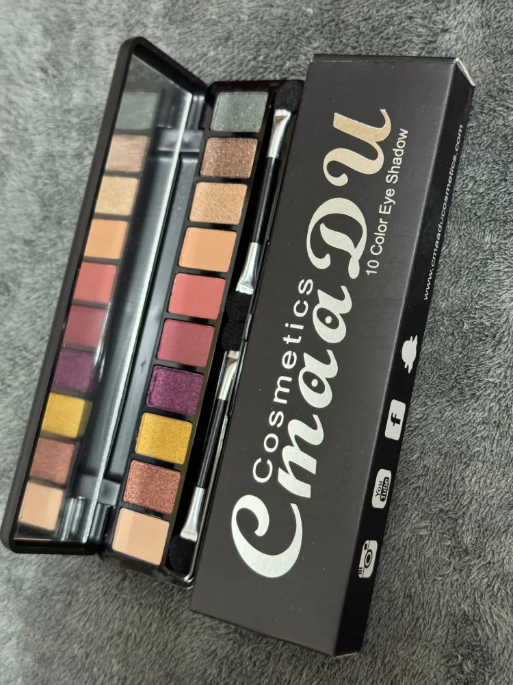 Cmaadu Cosmetics 10 color eye shadow box