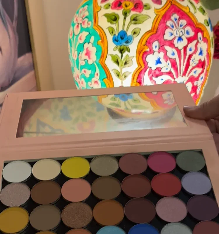 Kaishi eyeshadow palette box in nude pink packaging